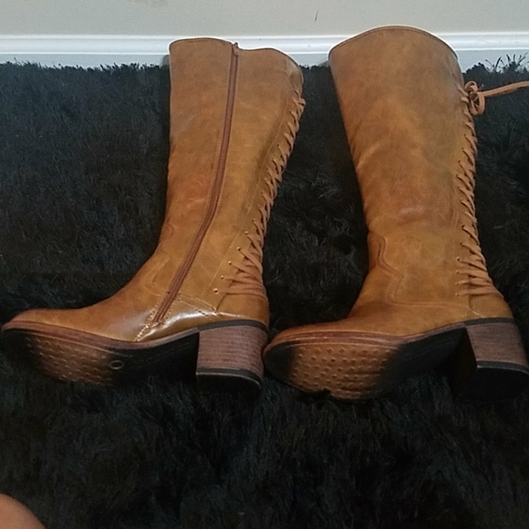 Boots - Picture 4 of 5